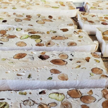 NOUGAT BLANC AU MIEL • Barre 100g : 4,50 € TTC